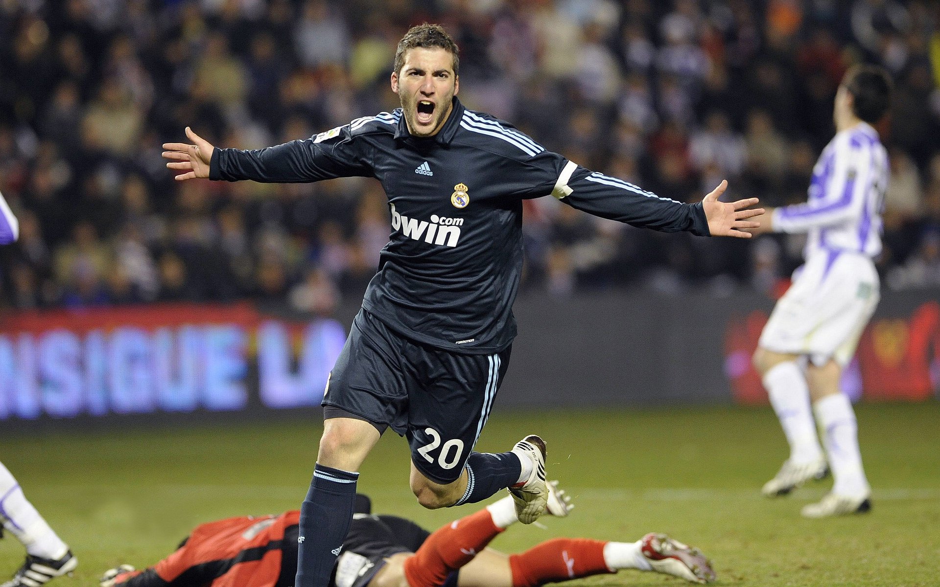 男子自游泳突破个人极限，男子自由泳比赛